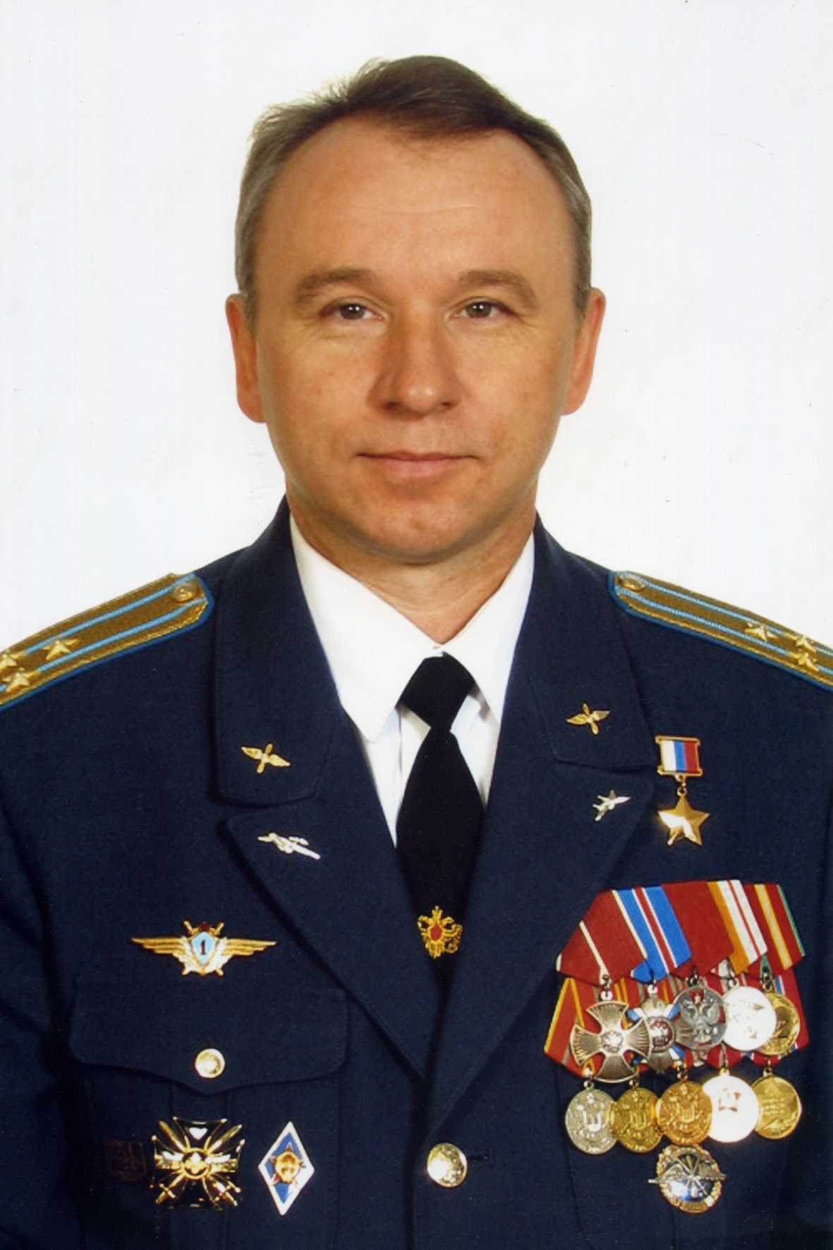 Герой Российской Федерации полковник ОСЫКОВЫЙ Николай Михайлович .