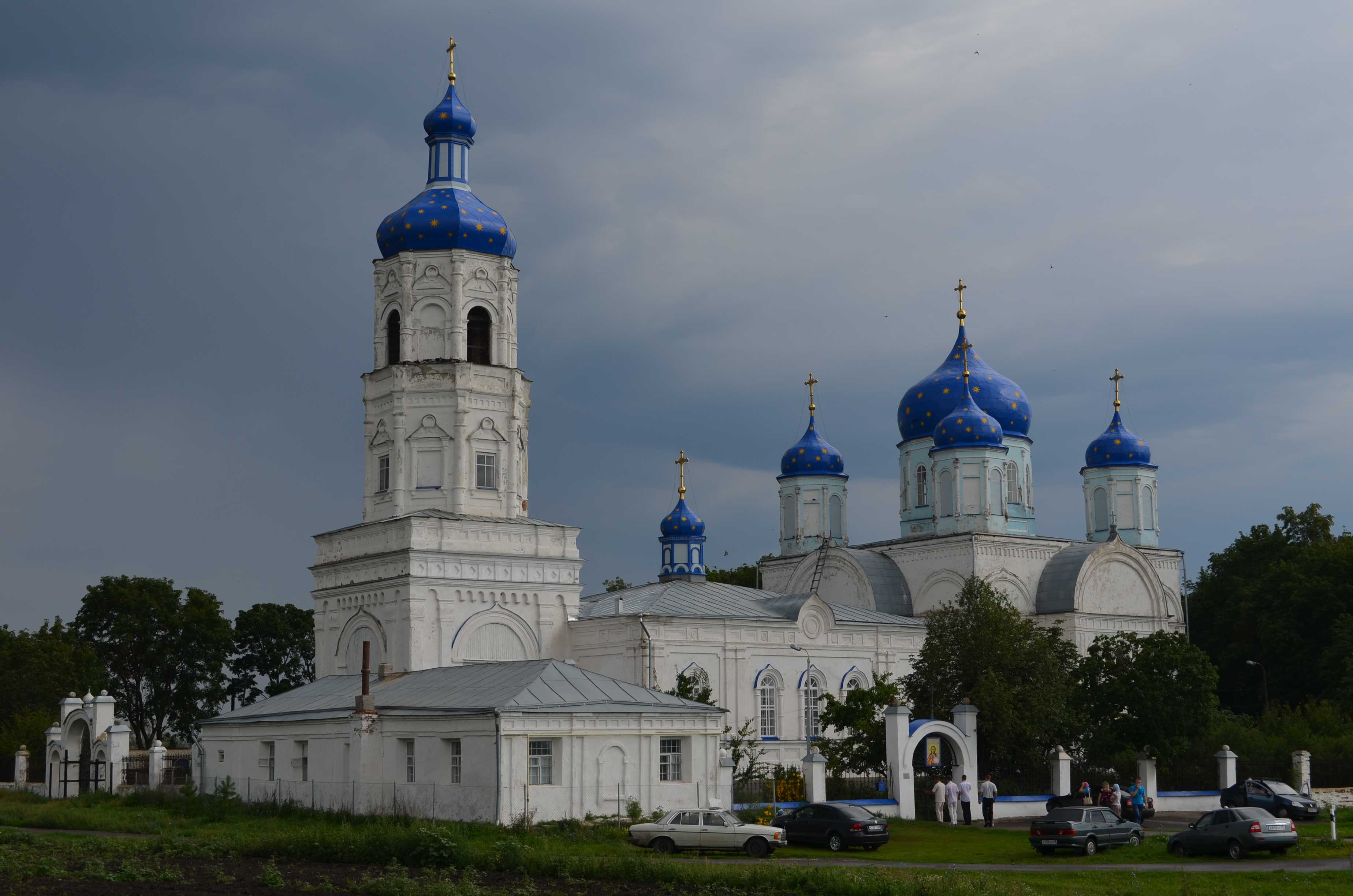 Киров Церковь бело синяя