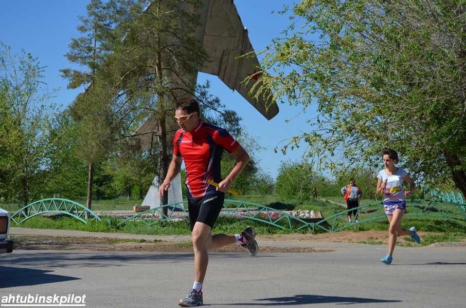 Легкоатлетический кросс, посвященный Дню Победы, прошел по улицам Ахтубинска
