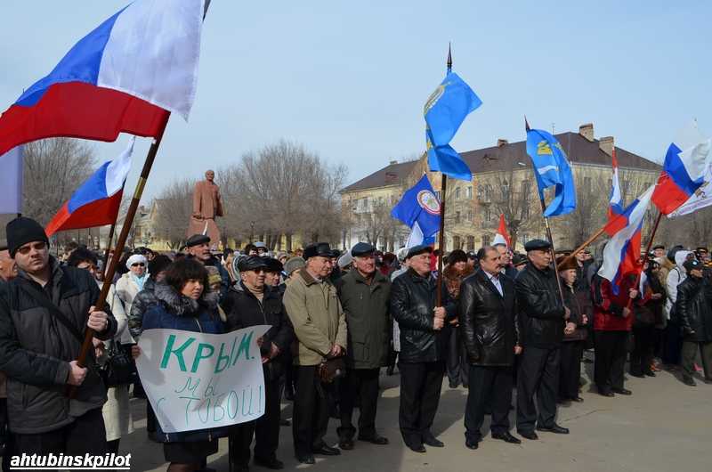 На митинге в поддержку народа Украины ахтубинцы говорили сердцем и душой