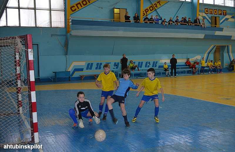 Авиационные цвета помогли юным футболистам из Волжского стать победителями турнира