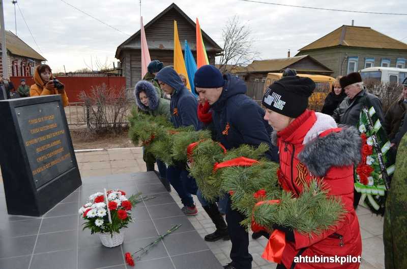 Торжественная церемония открытия памятника «Советскому Солдату» прошла в селе Капустин Яр