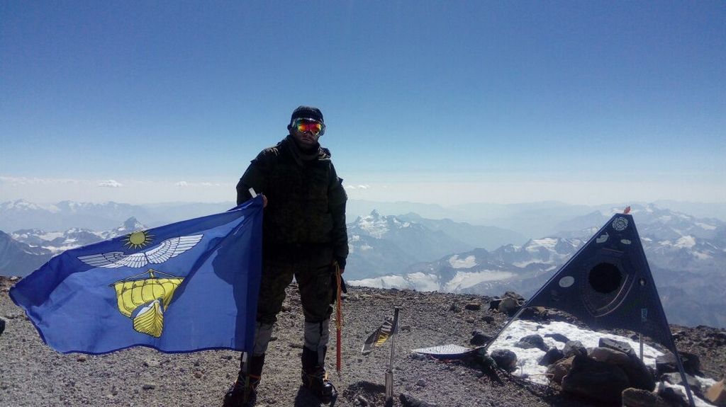 Ахтубинск на Эльбрусе! Флаг города Ахтубинска впервые был развернут на вершине самой высокой точки Европы — горной вершине Эльбрус.