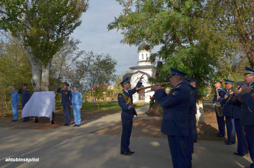 Погода в ахтубинске на 3. Аллея героев Ахтубинск. Аллея летчиков Испытателей в Ахтубинске. Кладбище Ахтубинск. Лик Ахтубинск.