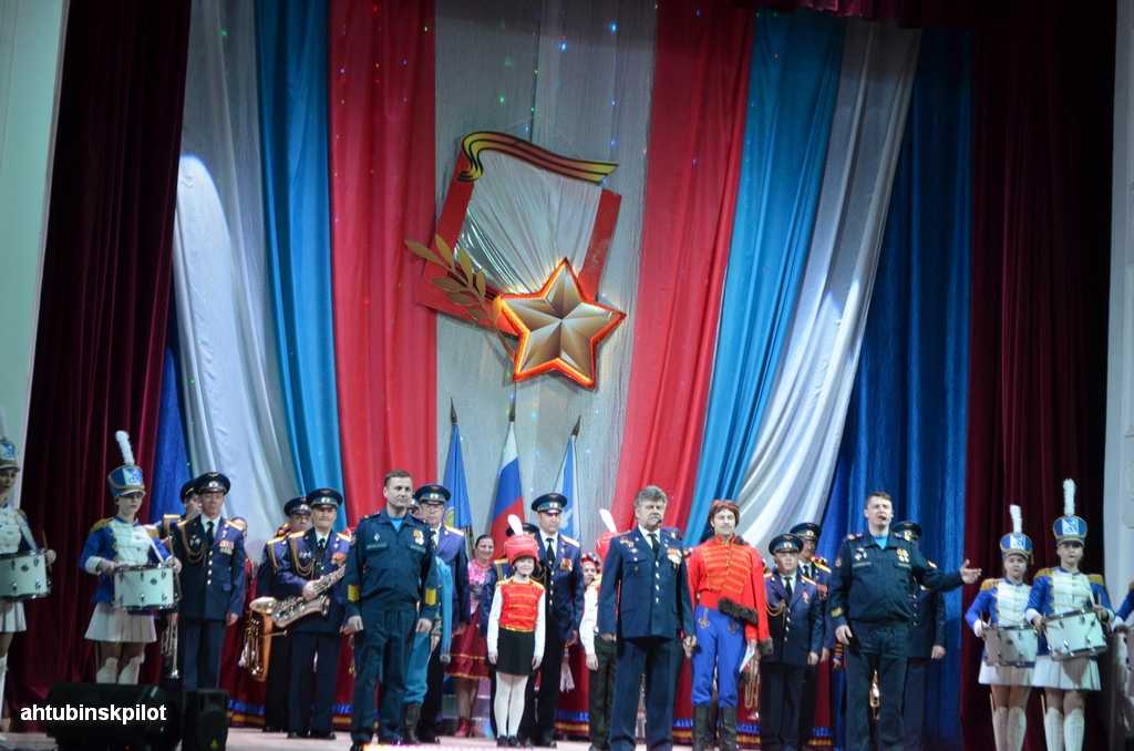 В гарнизонном Доме офицеров состоялся праздничный концерт, посвященный Дню защитника Отечества