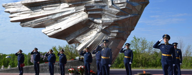  В Ахтубинске почтили память летчиков-испытателей