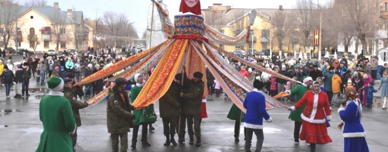 Праздничная неделя проводов зимы в Ахтубинске завершилась большим фольклорным праздником «Масленица»