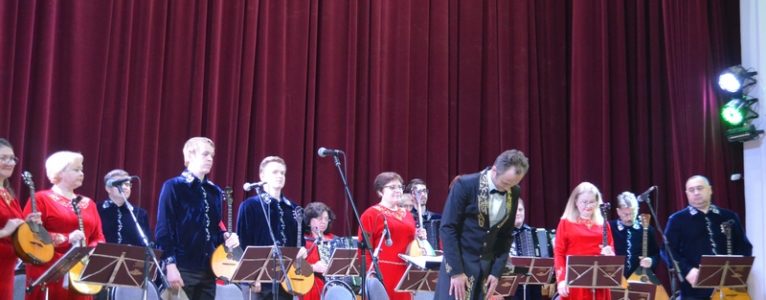 Оркестр русских народных инструментов Волгоградской филармонии выступил на сцене Ахтубинского Дома офицеров
