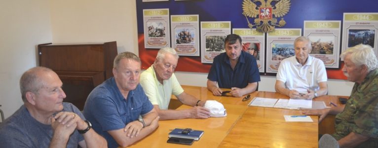 Целый комплекс накопившихся вопросов обсудили члены совета ветеранов ахтубинского гарнизона на встрече с главой города Дмитрием Шубиным