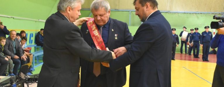 Волейбольный турнир открылся церемонией награждения знаком «Почетный гражданин города Ахтубинска»