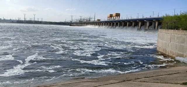Волжская ГЭС перешла на максимальный режим сброса воды 