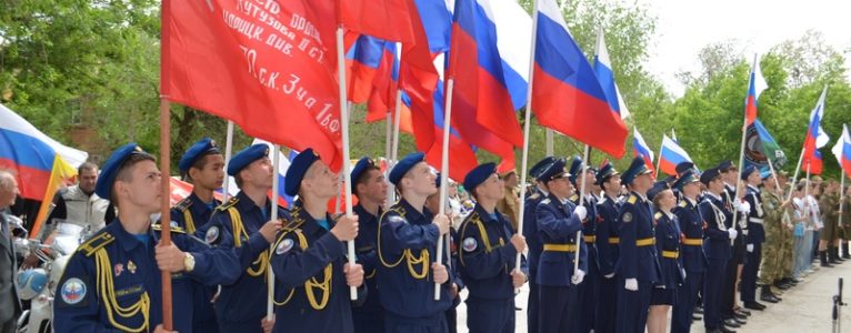 В Ахтубинске прошел «Парад перед окнами ветеранов»