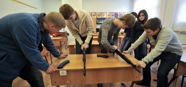 С нового учебного года в российских школах больше не будет учителей ОБЖ