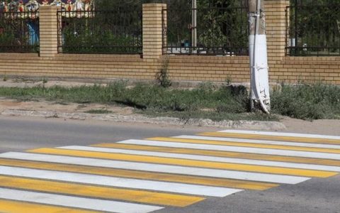 В Ахтубинске стартовали работы по обновлению пешеходных переходов